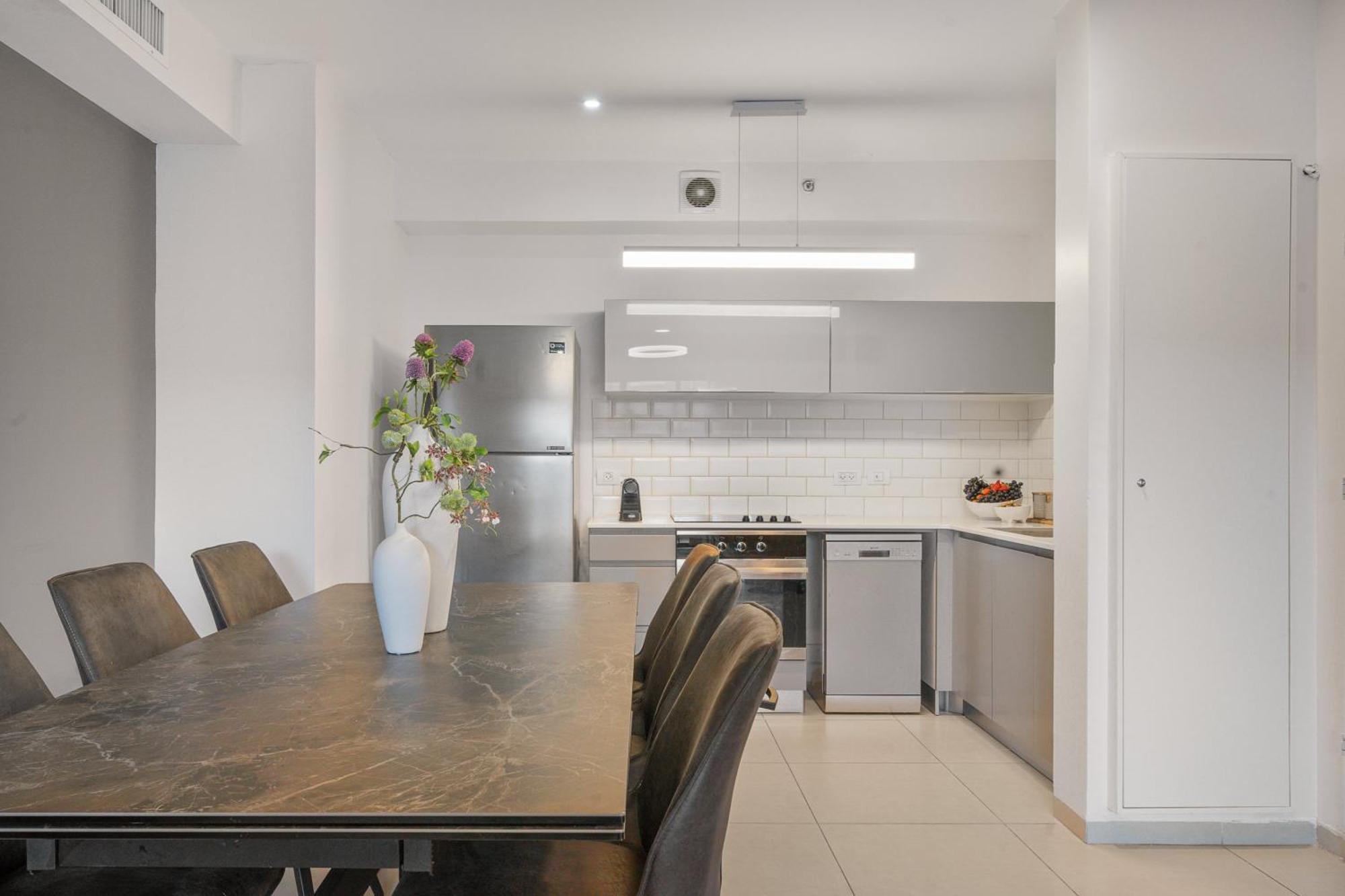 Isrentals Haneviim - Aparthotel In City Center Jerusalem Exteriör bild