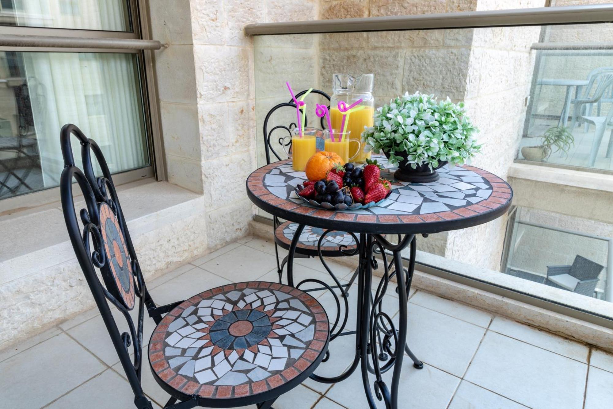 Isrentals Haneviim - Aparthotel In City Center Jerusalem Exteriör bild